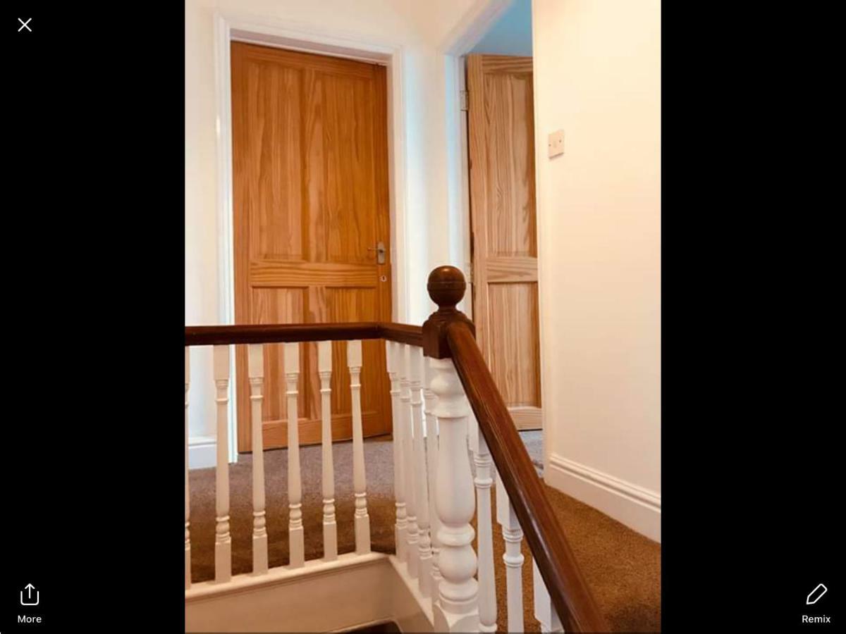 Waterfront Apartment スカーバラ エクステリア 写真